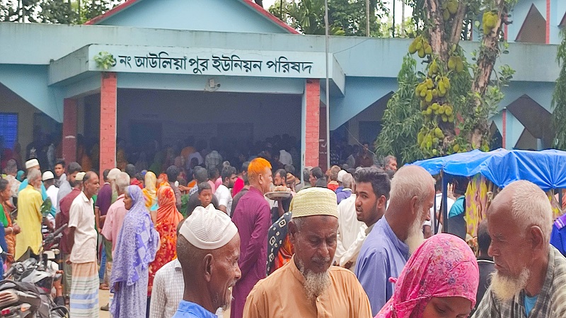 ঠাকুরগাঁয়ে ঈদের চাল বিতরণে অনিয়ম,সংবাদ সংগ্রহে গিয়ে সাংবাদিক হেনস্তা